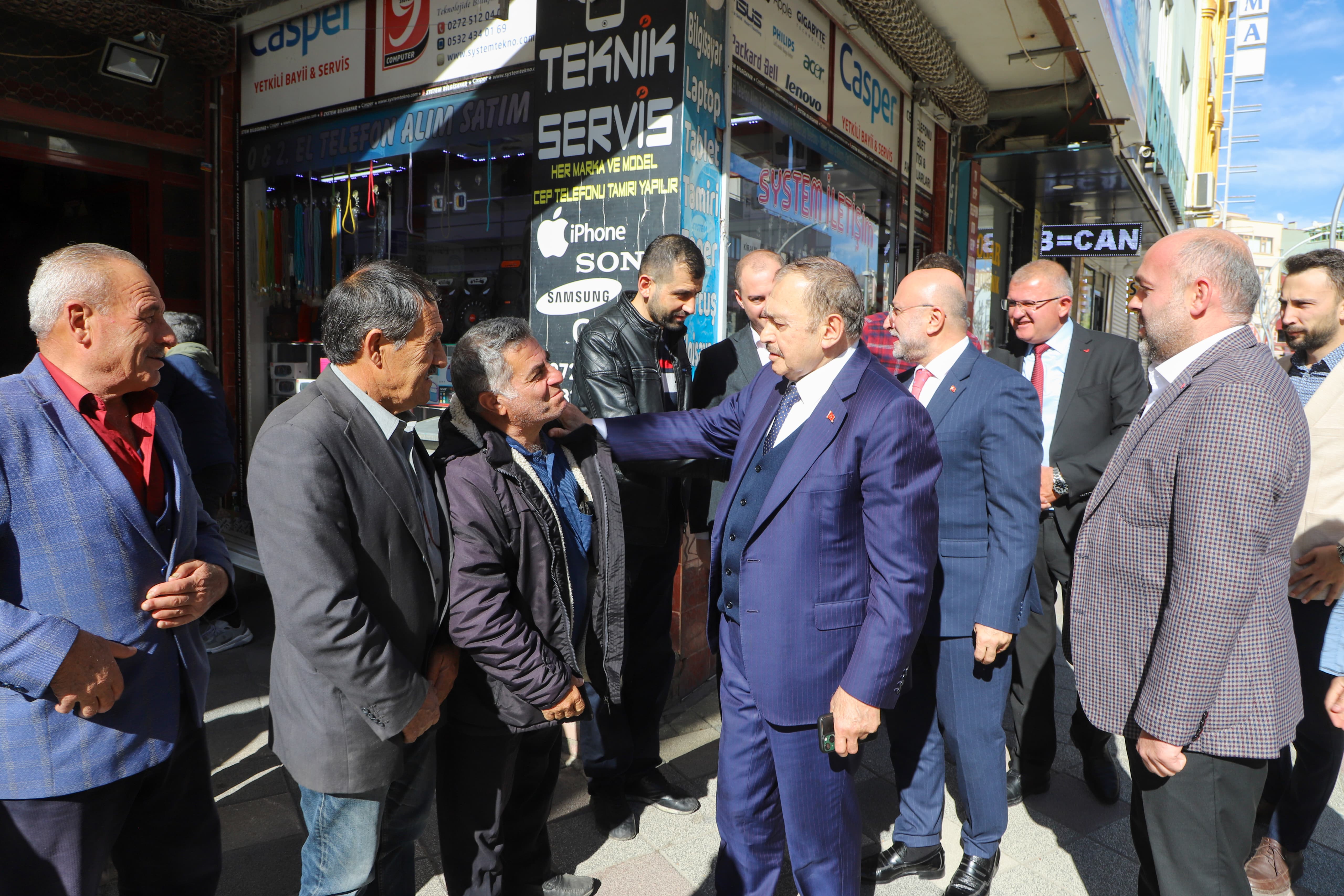 AK PARTİ AFYONKARAHİSAR DA BİRLİK VE BERABERLİK MESAJI SAHADAN VERİLDİ