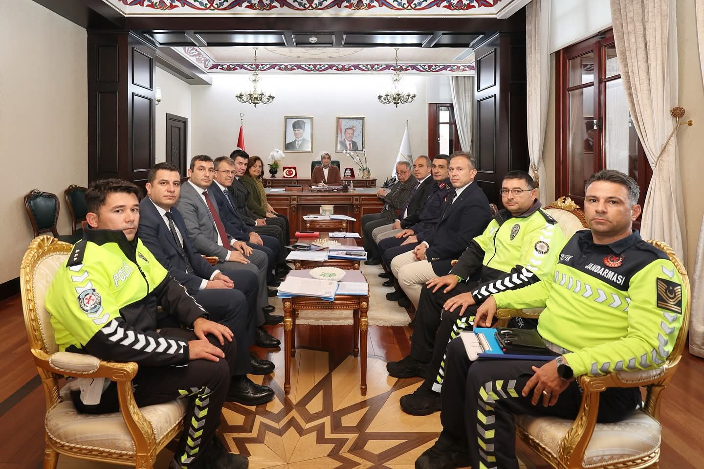 Vali Yiğitbaşı Başkanlığında Karayolları ve Trafik Güvenliği Değerlendirme Toplantısı Gerçekleştirildi