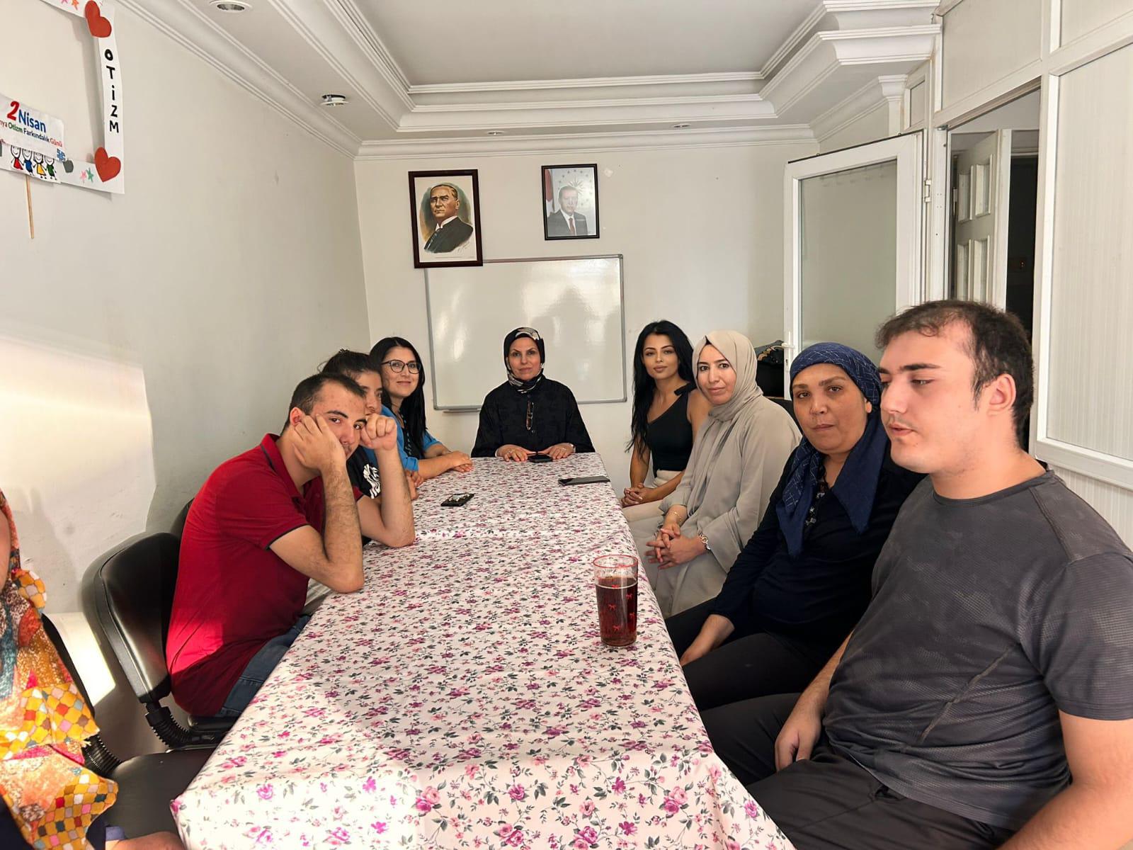 Milli Eğitim Bakanlığı ve AK Parti'den Ulusal Otizm Konfederasyonu'na Ziyaret