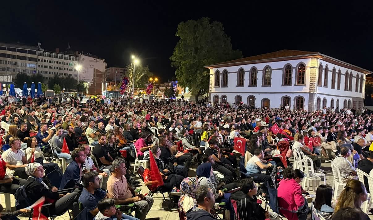 Final Coşkusu Zafer Meydanı’nda Yaşandı