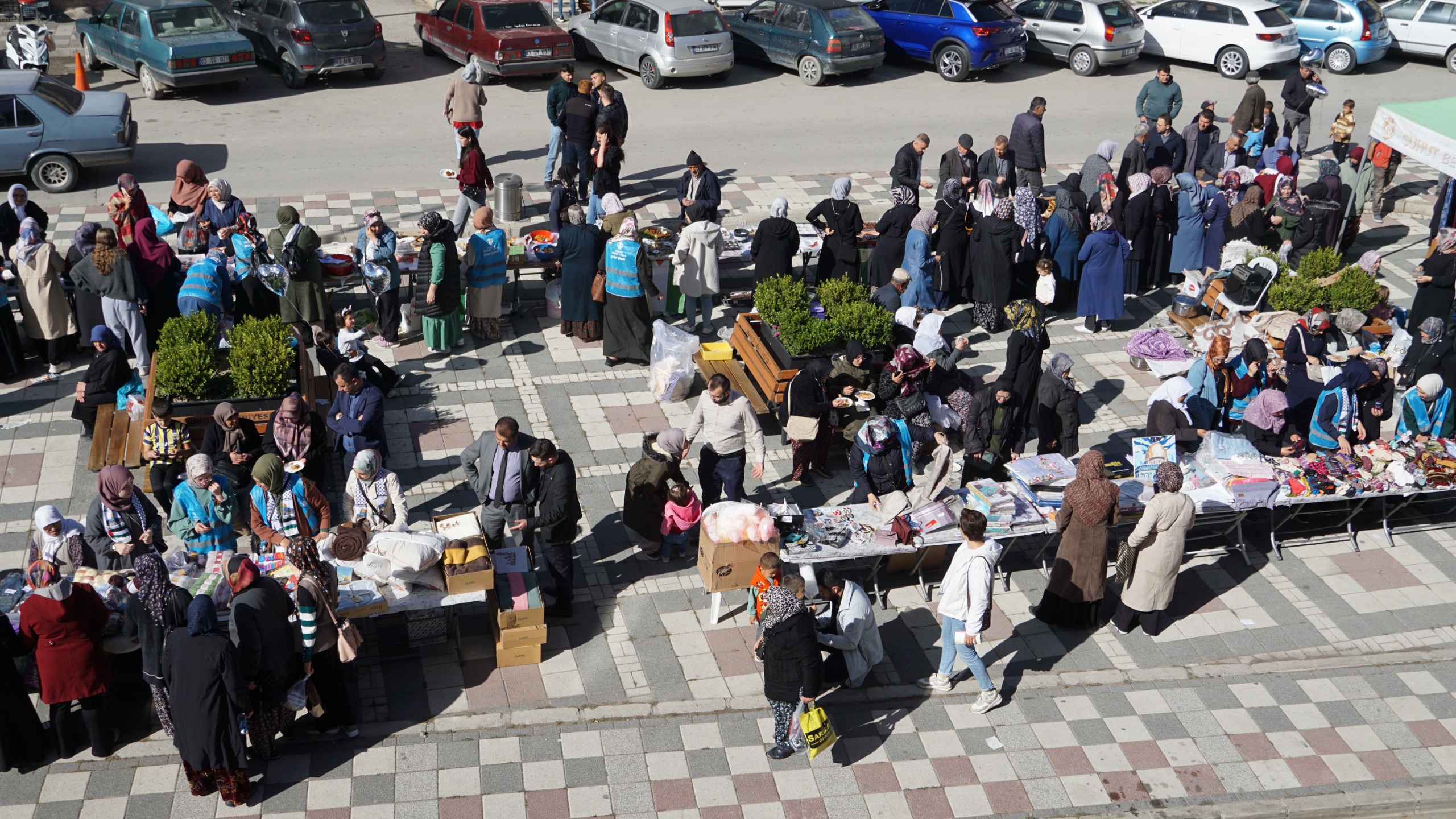 ŞUHUT TA GAZZE İÇİN YARDIM KERMESİ DÜZENLENDİ