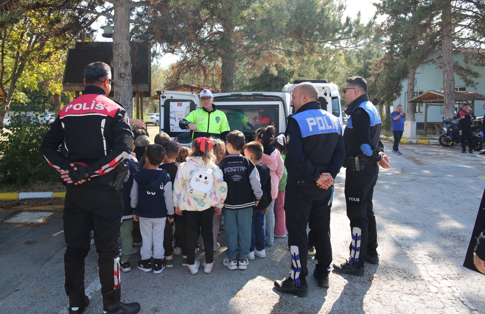 Minik Öğrencilere Emniyetten Bilgilendirme Eğitimi