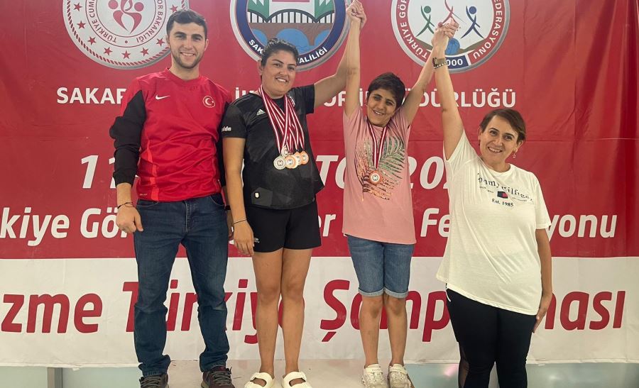 Türkiye Yüzme Şampiyonasında 6 madalya kazandı