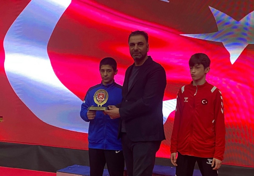 Afyon Gençlik ve Spor Kulübü Güreşçisi Abdullah Sarı Türkiye Şampiyonu Oldu