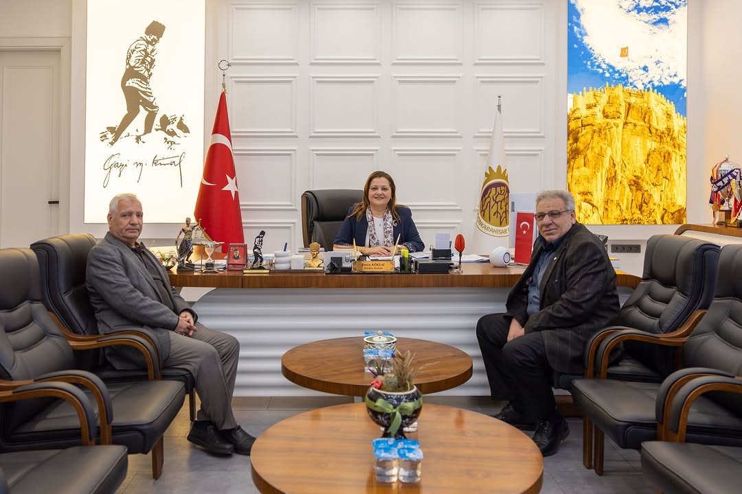 AfyonKarahisar Belediye Başkanı Akçin Mahalle Muhtarı Mehmet Özçınar ile Görüş Alışverişinde Bulundu