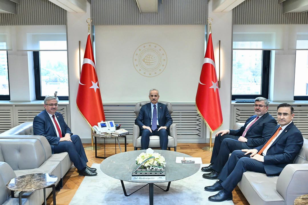 Ak Parti Milletvekillerinden Ulaştırma Bakanı Uraloğlu'na Ziyaret