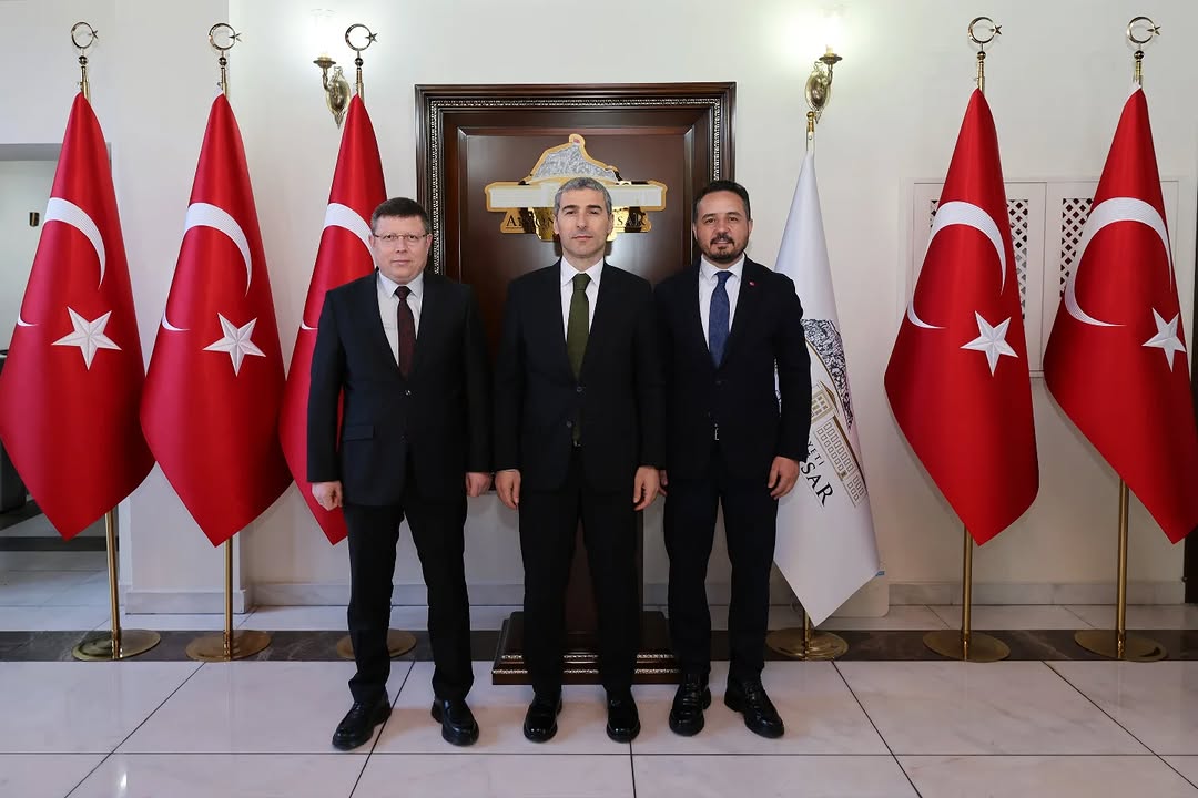 AK Parti Uşak Milletvekili ve İl Başkanı Valiye Hayırlı Olsun Ziyaretinde Bulundu