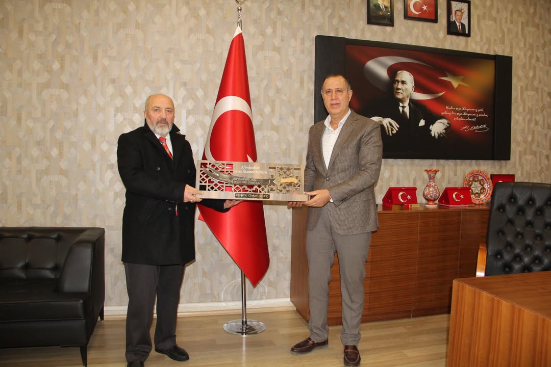 Alevi Bektaşi Derneği Başkanı Sayın Mustafa Güllü'den Afyonkarahisar Devlet Hastanesi Başhekimine Ziyaret