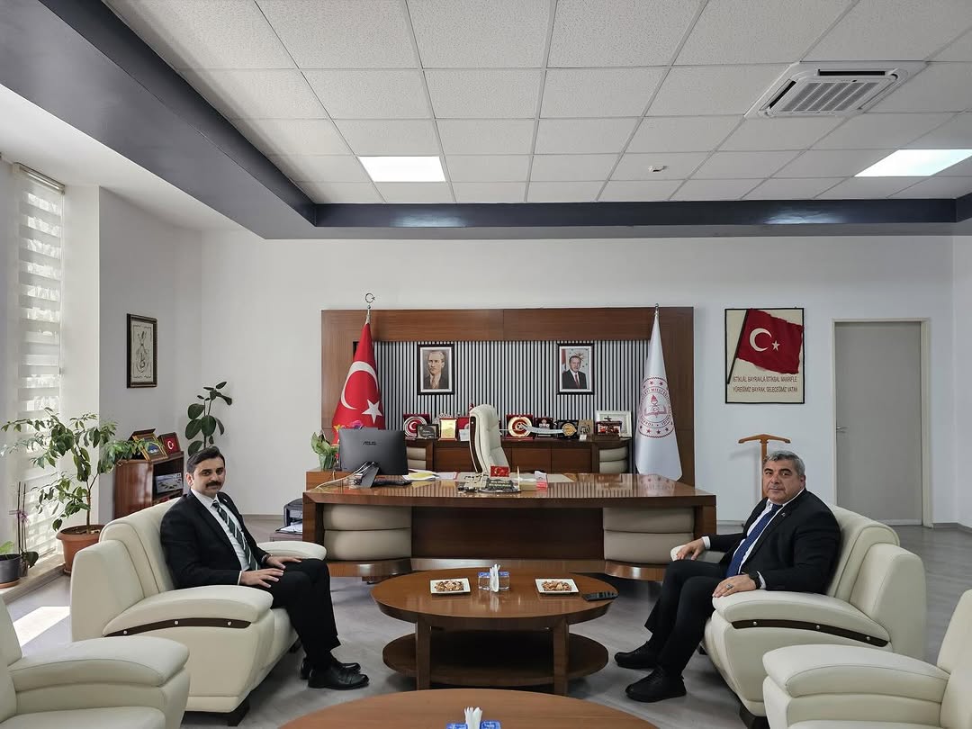 Bayat Kaymakamı Ahmet Akdağ, İl Milli Eğitim Müdürü Miraç Sünnetci'yi Ziyaret Etti