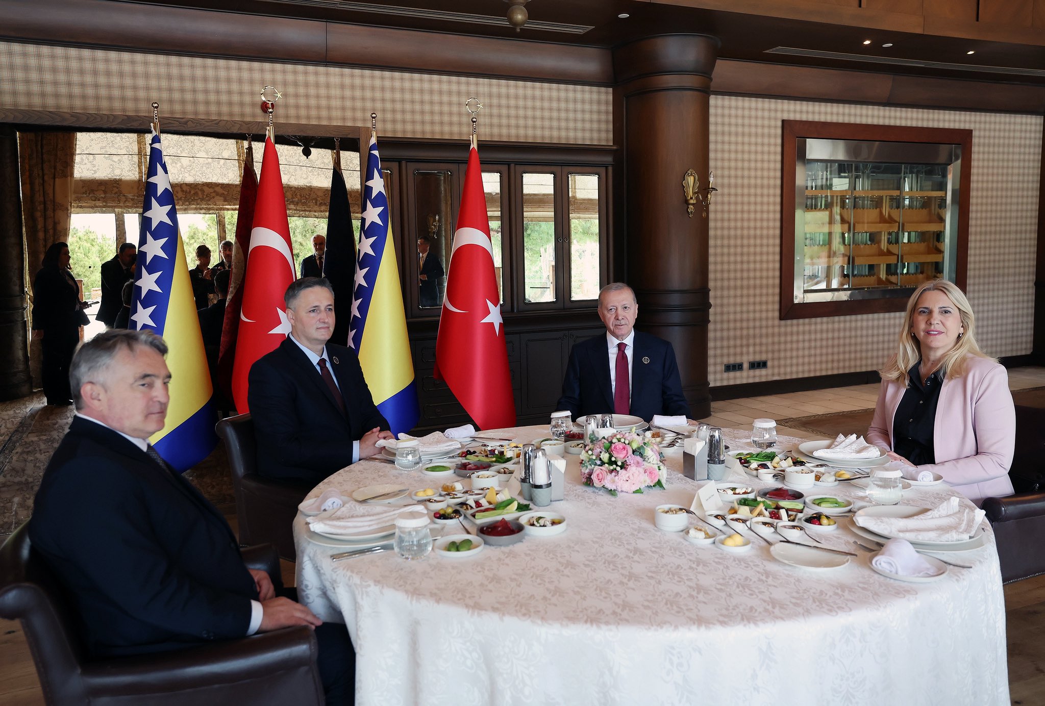 Cumhurbaşkanı Erdoğan, Bosna-Hersek Heyeti ile Bir Araya Geldi