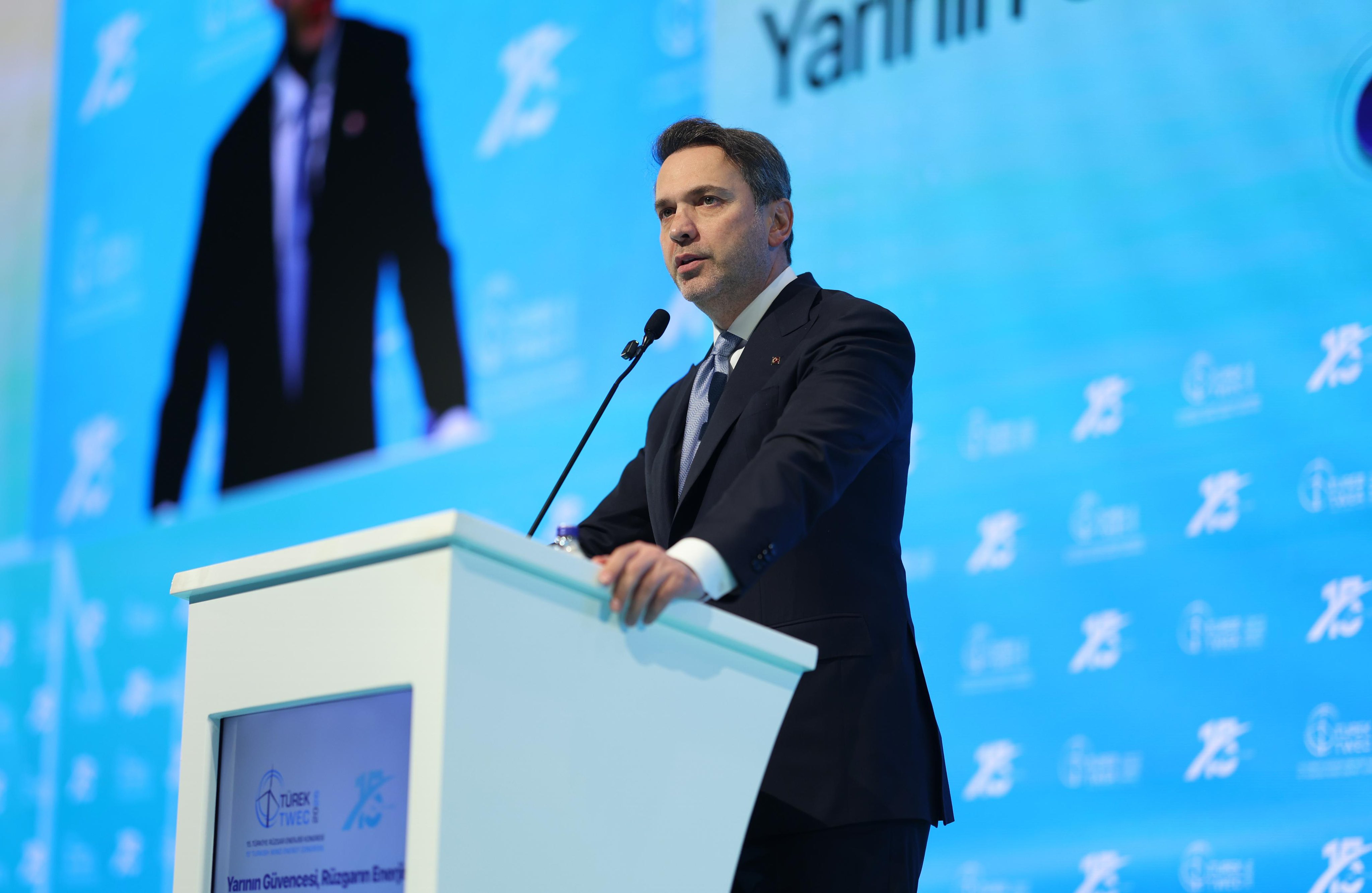 Enerji Bakanı Rüzgar Enerjisi Kongresi'nde