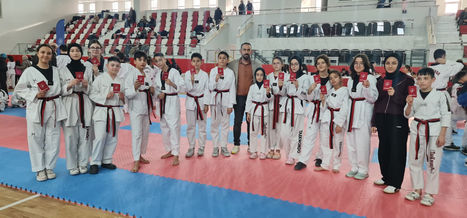 Erkmenli Sporculardan Siyah Kuşak Gururu