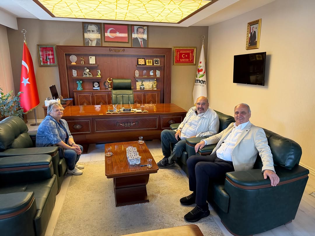 Güvenevler Muhtarı ve Eşi Erdal Balıbey'den Nazik Ziyaret