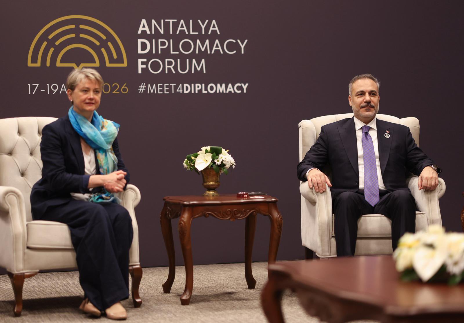 Hakan Fidan, Yvette Cooper ile görüştü