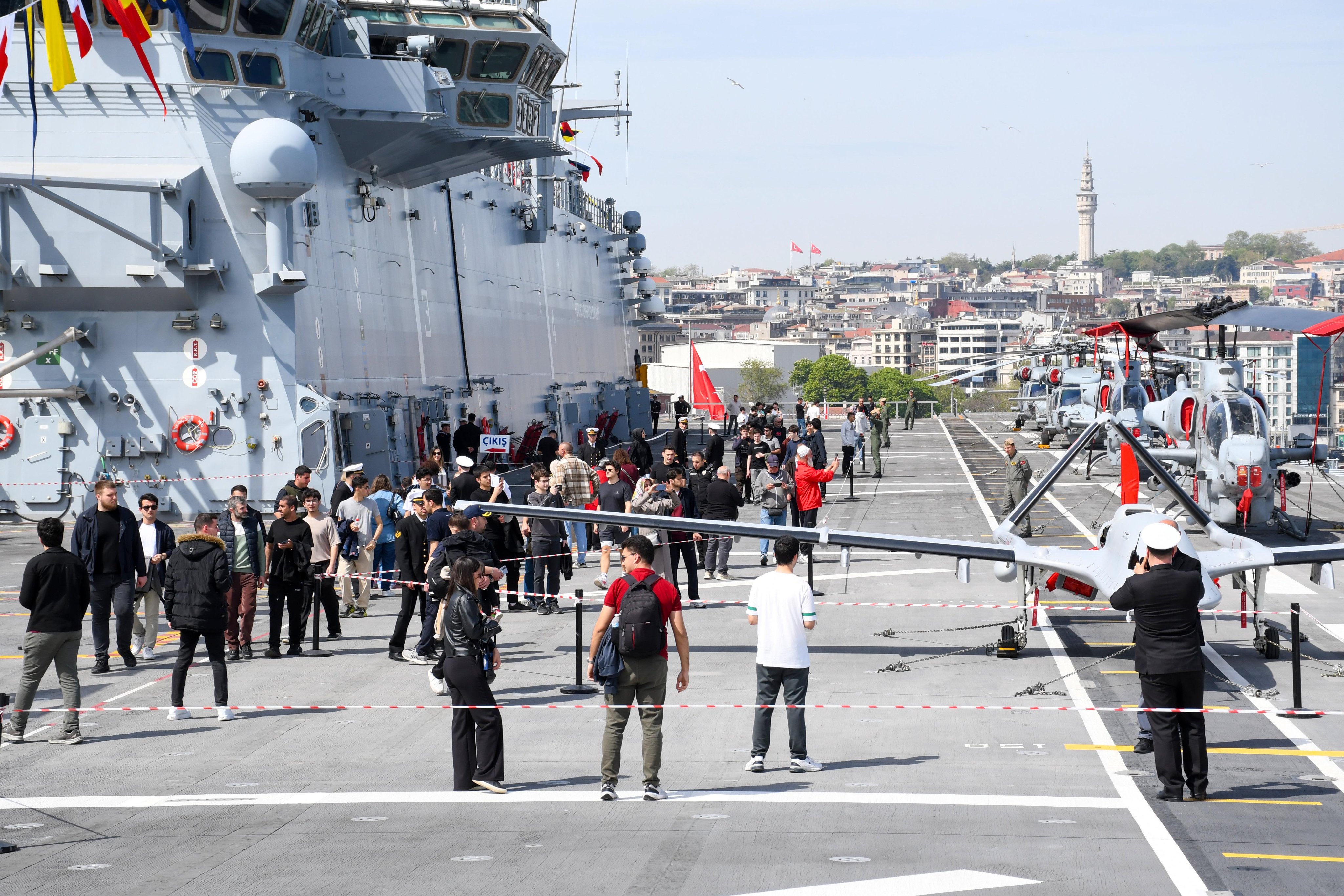 TCG Anadolu, Sarayburnu'nda halka açıldı
