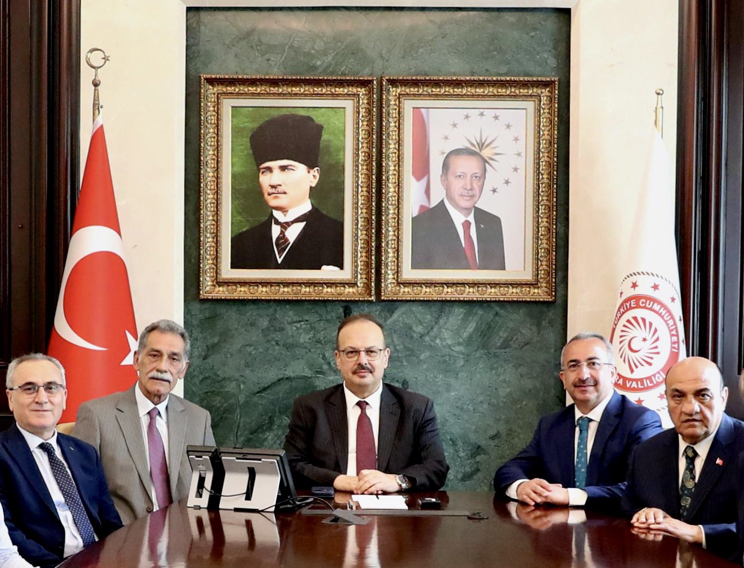 Vali Canbolat, Çorumlu Dernekler Federasyonu'nu kabul etti