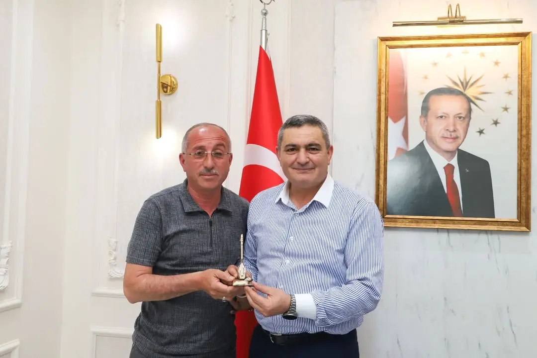 Çobanlar Belediye Başkanı Ali Altuntaş, AK Parti Sivas Merkez İlçe Yönetim Kurulu Üyesi Yılmaz Özmen'i Belediyede Misafir Etti