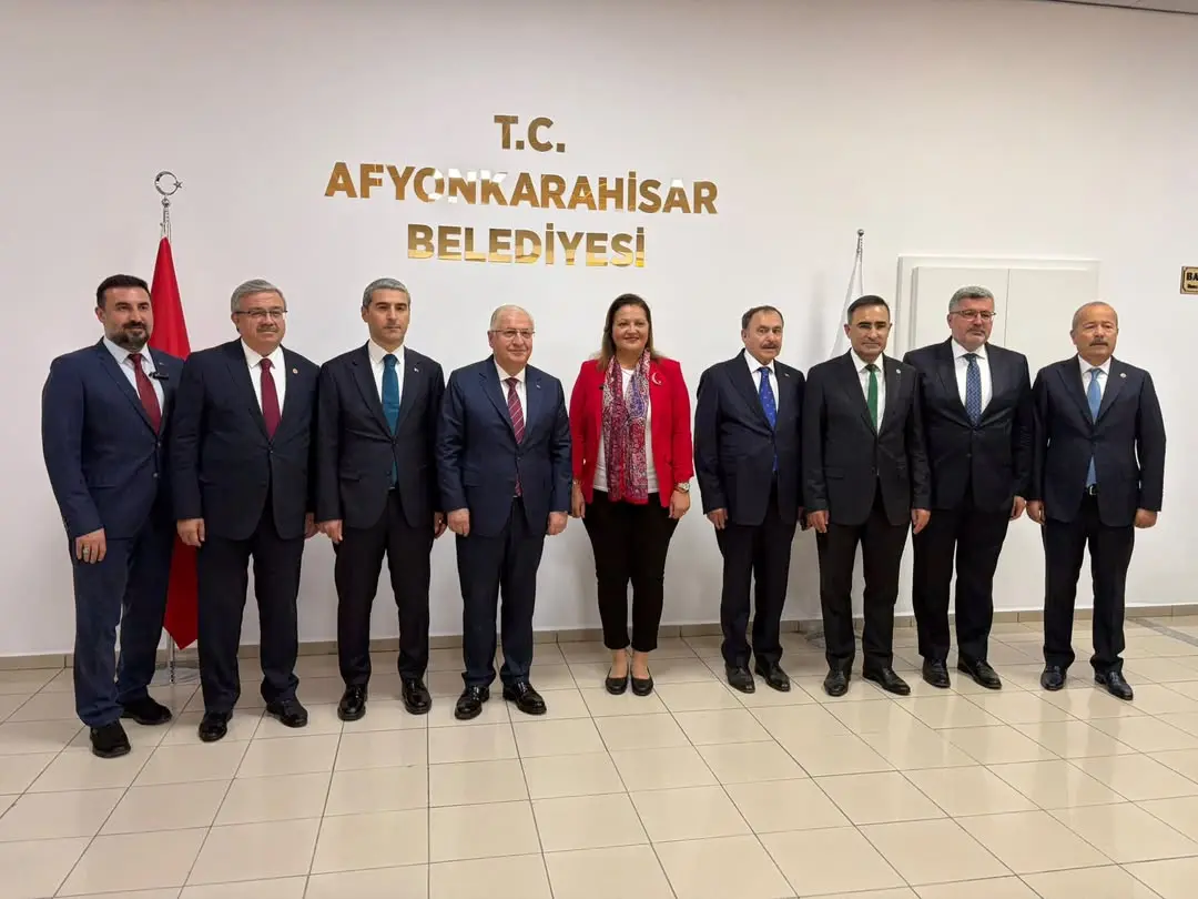 Millî Savunma Bakanı ve Vali Afyonkarahisar Belediye Başkanı'nı Ziyaret Etti