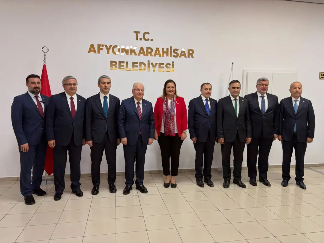 Milli Savunma Bakanı Yaşar Güler Afyonkarahisar Belediye Başkanı Burcu Köksal'ı Ziyaret Etti