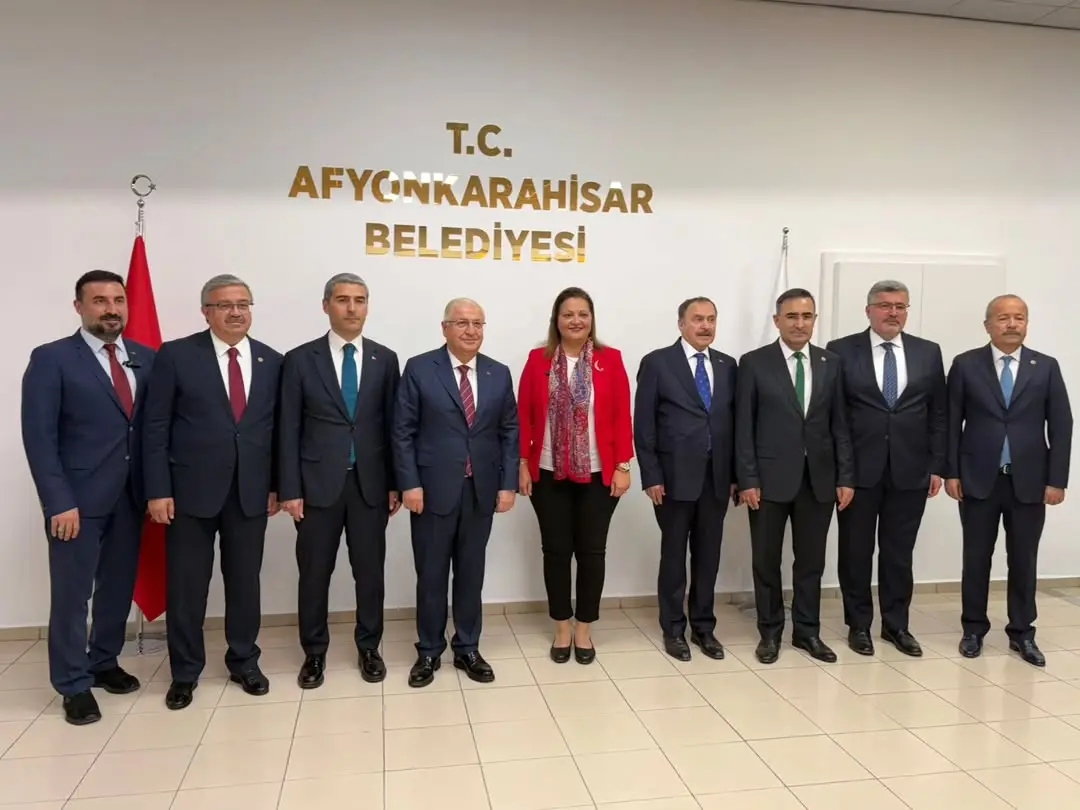Milli Savunma Bakanı Yaşar Güler ve Heyeti, Afyonkarahisar Belediye Başkanı Burcu Köksal'ı Ziyaret Etti